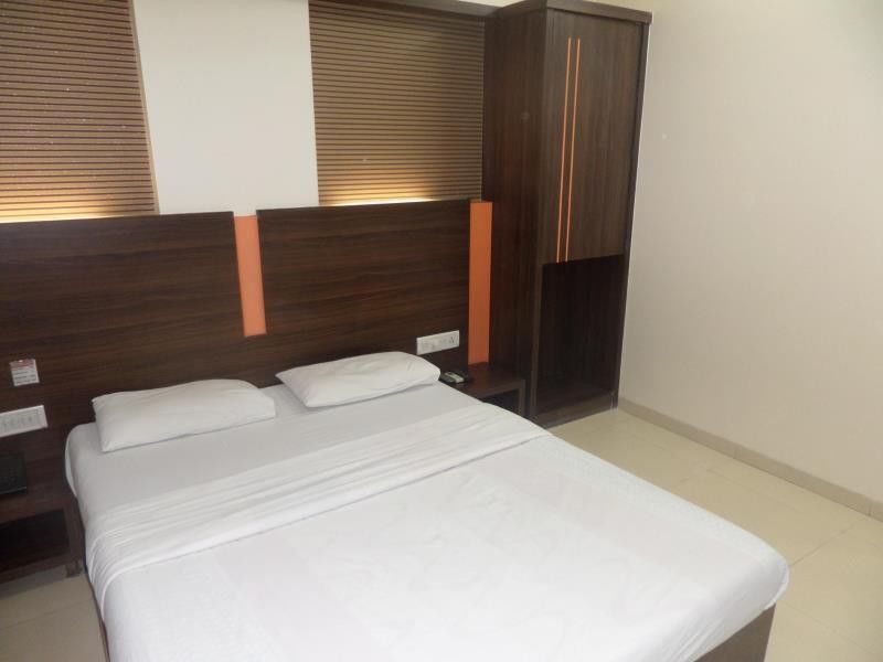 Hotel Paris Residency Мумбаи Экстерьер фото